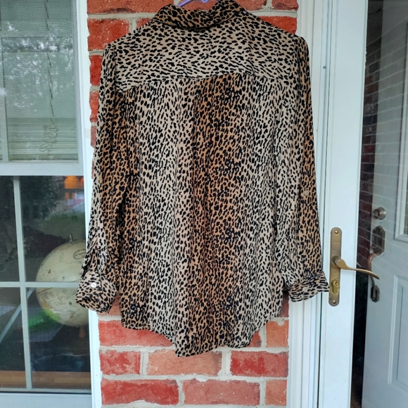 Leopard print button down blouse - Picture 3 of 3